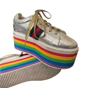 CAPE ROBBIN
WOMEN'S MOMO-1 PLATFORM SNEAKER Metallic Silver Rainbow Platform 6 M